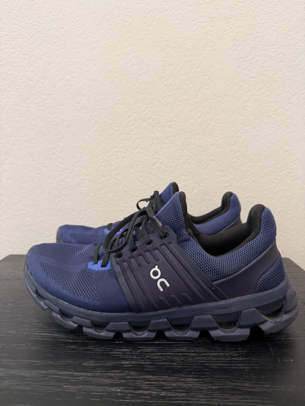 On Running Men's size 10.5 Running Shoes in Navy Blue